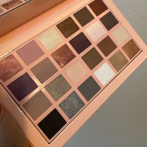 Doll Face Eyeshadow Palette✨
